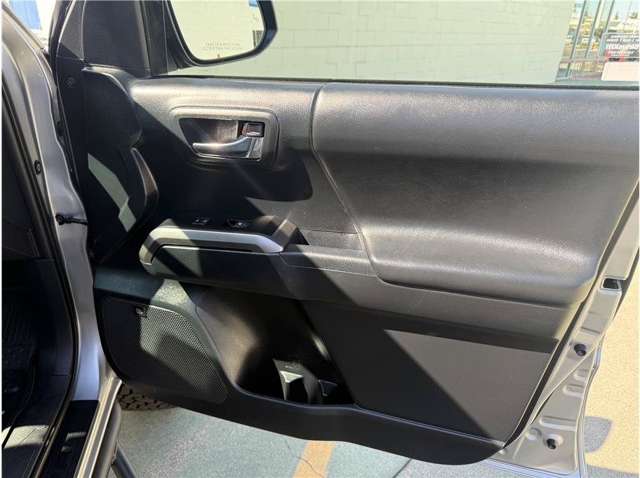 Used 2019 Toyota Tacoma Limited AWD/4WD image 21