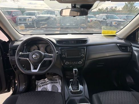 Used 2020 Nissan Rogue SV image 11