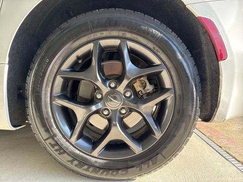 Used 2019 Chrysler Pacifica Touring-L Plus w/ Advanced Safetytec Group image 24