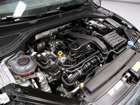 Used 2024 Volkswagen Jetta SE image 18