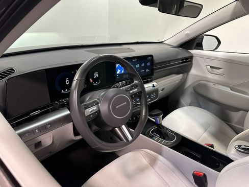 Used 2025 Hyundai Kona SEL AWD/4WD image 3