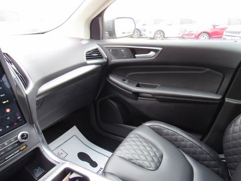 Used 2024 Ford Edge Titanium image 29
