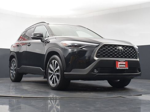 Used 2023 Toyota Corolla Cross XLE w/ Convenience Package AWD/4WD image 32