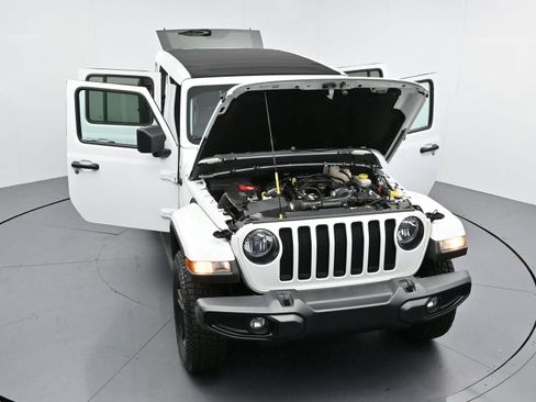 Used 2022 Jeep Wrangler Unlimited Sahara AWD/4WD image 43