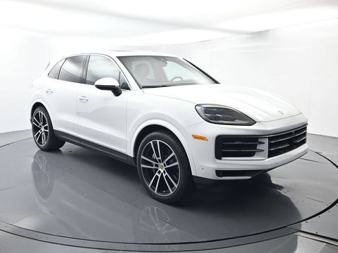 Certified 2024 Porsche Cayenne AWD/4WD image 17
