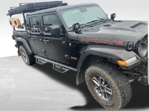 Used 2024 Jeep Gladiator Mojave AWD/4WD image 11