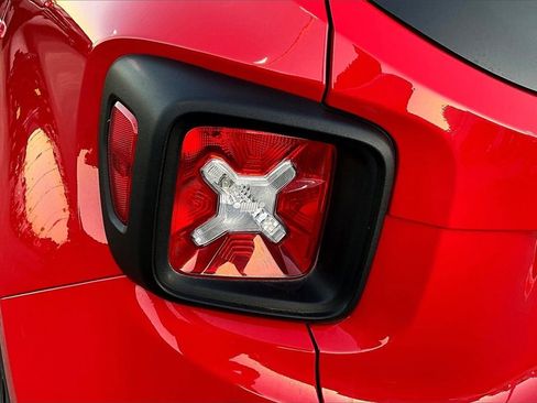 Used 2023 Jeep Renegade Latitude image 30