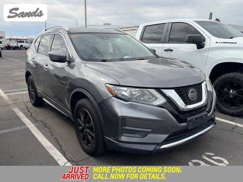 Used 2019 Nissan Rogue SV image 1