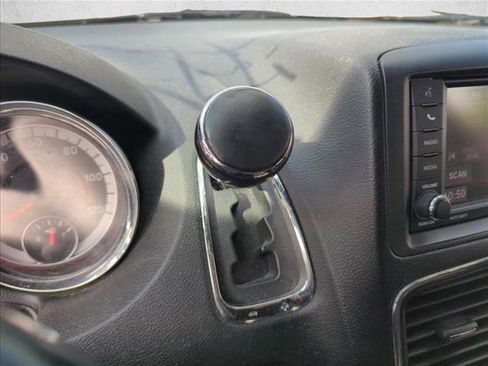 Used 2020 Dodge Grand Caravan SXT image 6