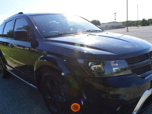 Used 2019 Dodge Journey Crossroad FWD image 3