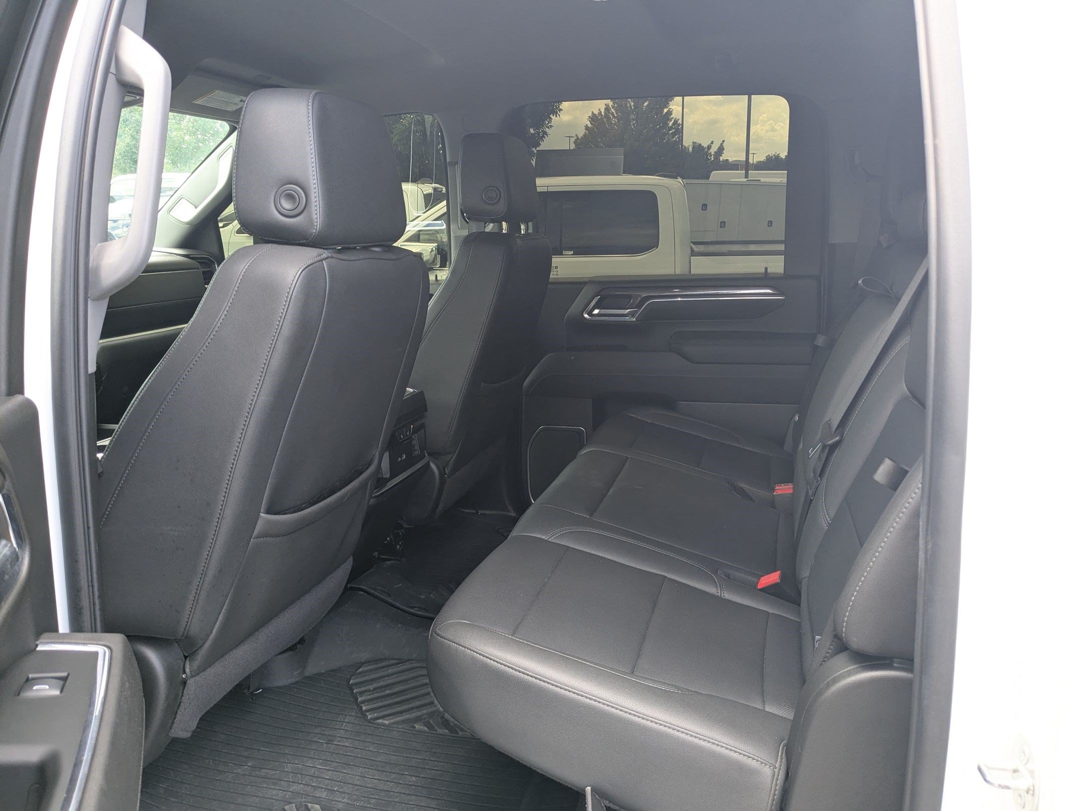 Used 2024 Chevrolet Silverado 3500 LTZ w/ LTZ Plus Package AWD/4WD image 30