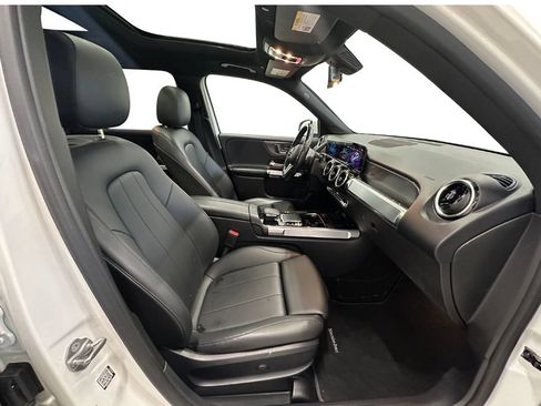 Used 2020 Mercedes-Benz GLB 250 4MATIC image 17