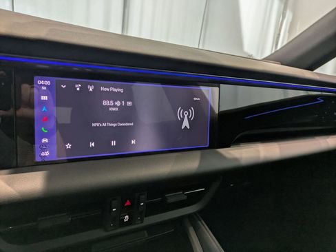 Certified 2025 Porsche Macan Electric image 17