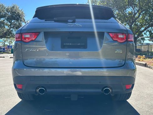 Used 2018 Jaguar F-PACE R-Sport image 12
