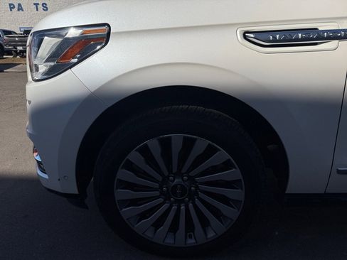 Used 2019 Lincoln Navigator Reserve image 10