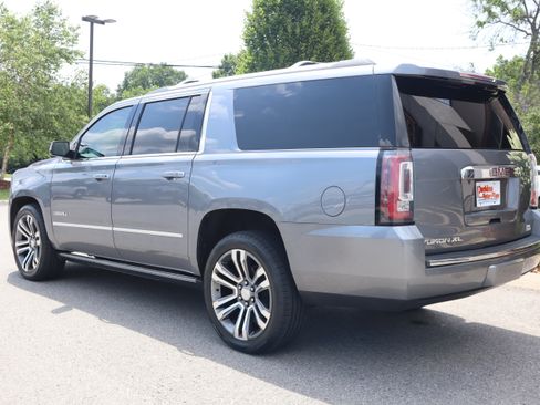 Used 2019 GMC Yukon XL Denali w/ Denali Ultimate Package AWD/4WD image 9