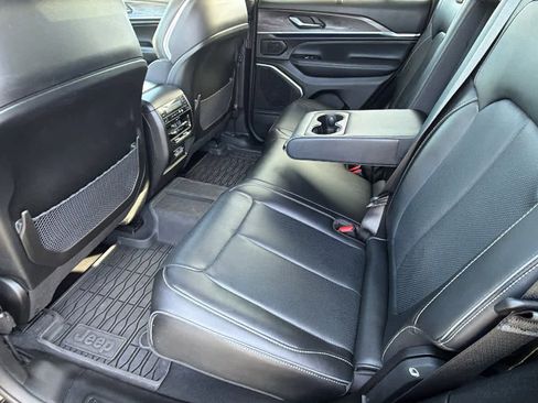 Used 2023 Jeep Grand Cherokee Overland w/ Luxury Tech Group IV AWD/4WD image 24