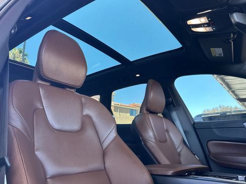 Certified 2023 Volvo XC60 B5 Plus w/ Climate Package FWD image 18