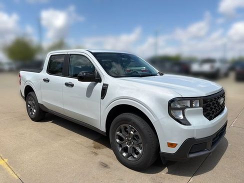 New 2026 Ford Maverick XLT w/ XLT Luxury Package AWD/4WD image 3