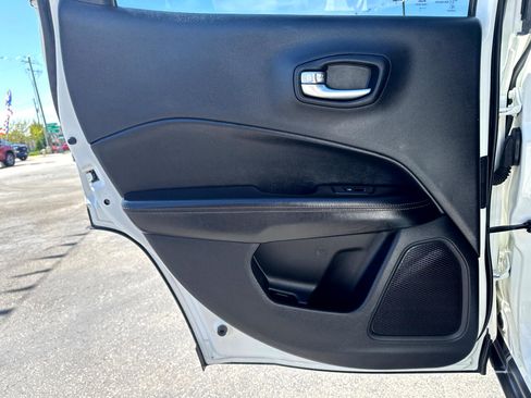 Used 2019 Jeep Compass Limited image 11