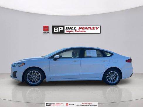 Used 2020 Ford Fusion SE image 2