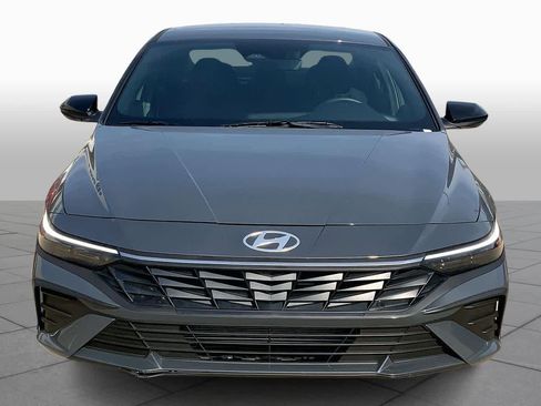 Used 2025 Hyundai Elantra Sport image 4