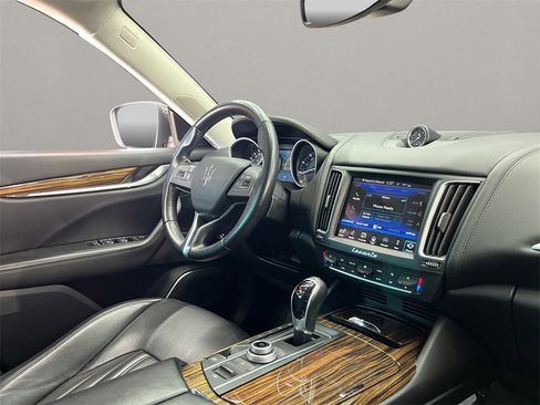 Used 2017 Maserati Levante w/ Luxury Package image 17