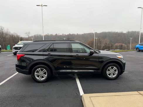 Certified 2023 Ford Explorer XLT w/ Equipment Group 202A image 5