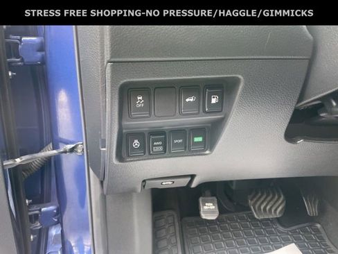 Used 2018 Nissan Rogue SV w/ Premium Package image 18