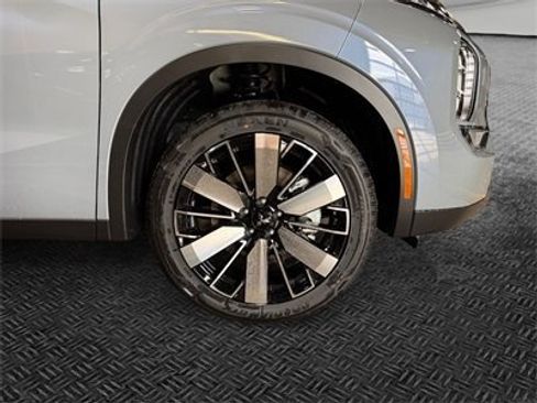 New 2025 Mitsubishi Outlander SE image 11