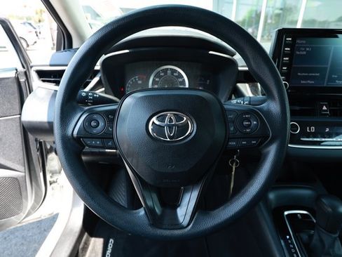 Used 2022 Toyota Corolla LE FWD image 11