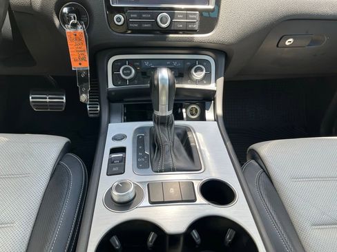 Used 2017 Volkswagen Touareg Wolfsburg Edition AWD/4WD image 20