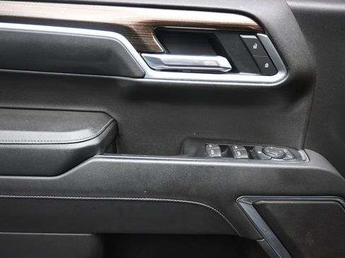 Used 2022 Chevrolet Silverado 1500 LT AWD/4WD image 16