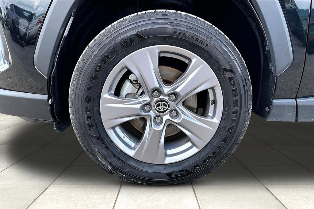 Used 2025 Toyota RAV4 XLE AWD/4WD image 9