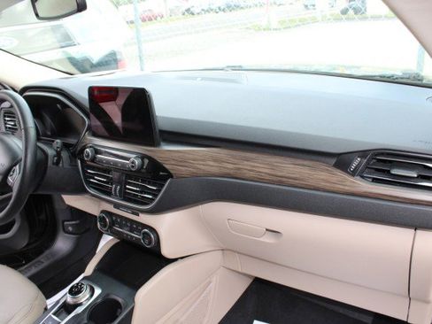 Used 2020 Ford Escape Titanium image 7