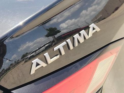 Used 2025 Nissan Altima 2.5 SR FWD image 11