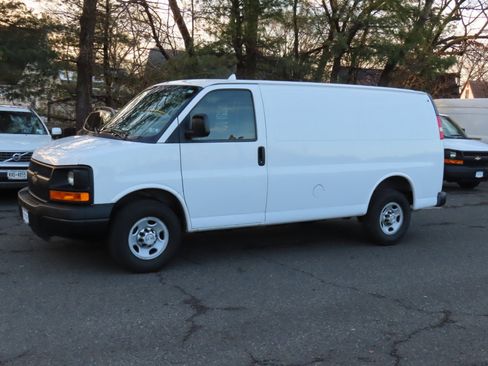 Used 2015 Chevrolet Express 2500 image 2