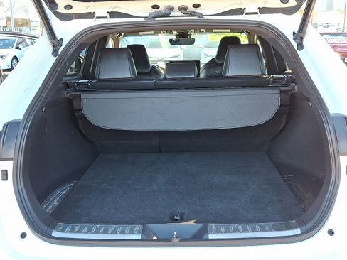 Certified 2022 Toyota Venza XLE image 28