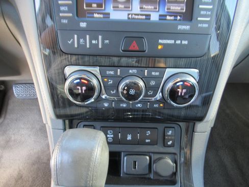 Used 2015 Chevrolet Traverse LT image 25