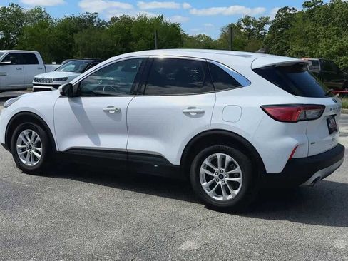 Used 2020 Ford Escape SE image 6