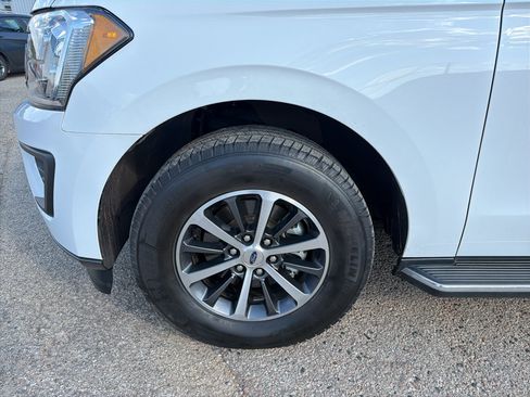 Used 2021 Ford Expedition XLT RWD image 3