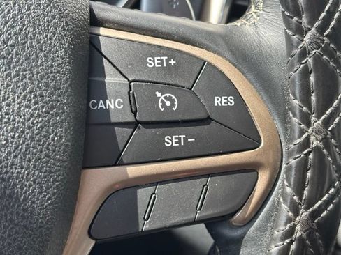 Used 2016 Jeep Grand Cherokee Limited AWD/4WD image 11