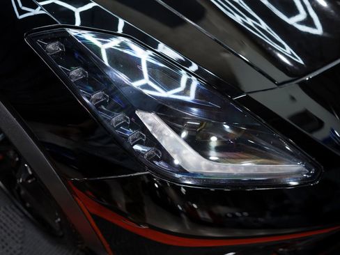 Used 2019 Chevrolet Corvette Z06 w/ Z07 Performance Package RWD image 4