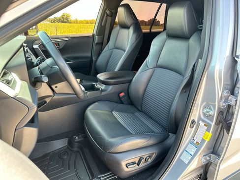 Used 2022 Toyota RAV4 XSE AWD/4WD image 11