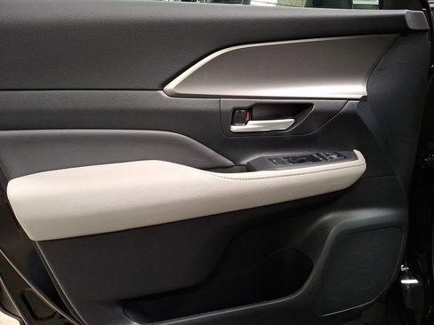 New 2026 Toyota Grand Highlander XLE image 8