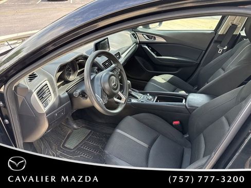 Used 2018 MAZDA MAZDA3 Sport w/ Preferred Equipment Package FWD image 10