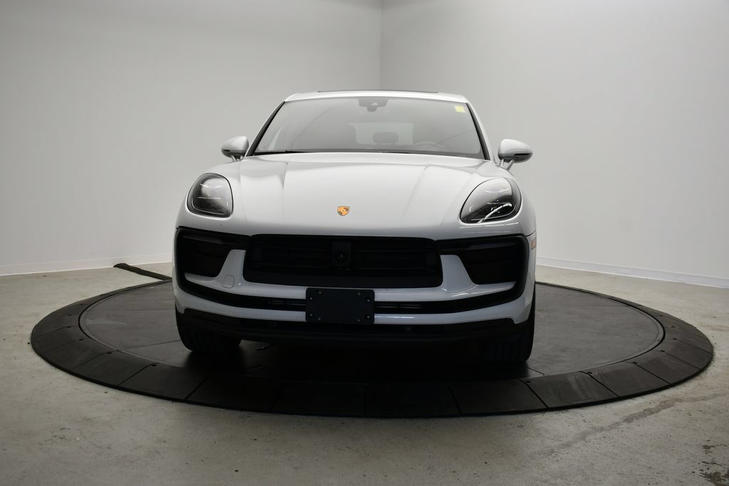 Certified 2023 Porsche Macan AWD/4WD image 10