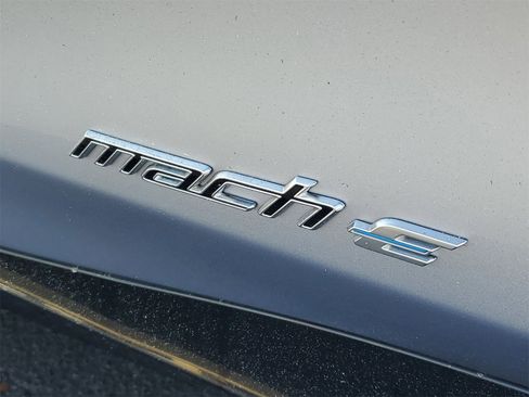 Certified 2022 Ford Mustang Mach-E Premium image 9