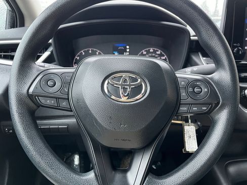Used 2025 Toyota Corolla LE image 28