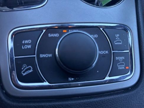 Used 2020 Jeep Grand Cherokee Overland image 24